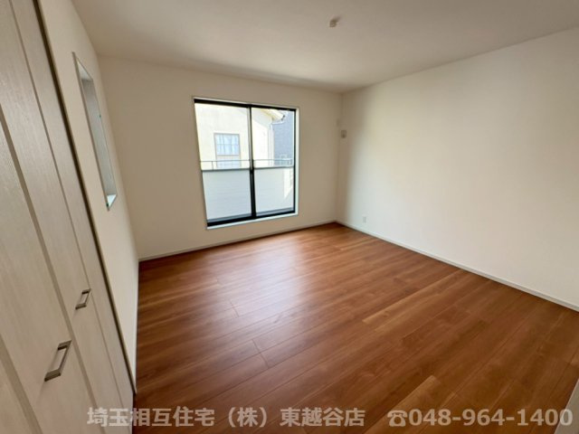 2号棟　全居室に収納がある4LDK！家事動線を考慮した水回りの集中した間取りです！駐車スペース2台可(車種による)！弥栄小学校まで徒歩約11分(830ｍ)！お気軽にお問い合わせください！