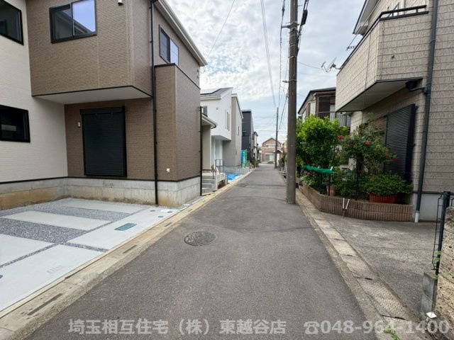 2号棟　全居室に収納がある4LDK！家事動線を考慮した水回りの集中した間取りです！駐車スペース2台可(車種による)！弥栄小学校まで徒歩約11分(830ｍ)！お気軽にお問い合わせください！