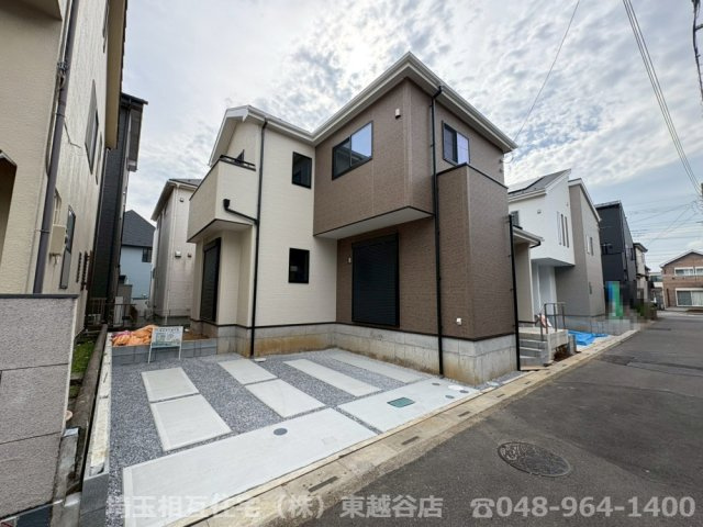2号棟　全居室に収納がある4LDK！家事動線を考慮した水回りの集中した間取りです！駐車スペース2台可(車種による)！弥栄小学校まで徒歩約11分(830ｍ)！お気軽にお問い合わせください！
