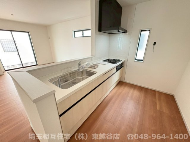 2号棟　全居室に収納がある4LDK！家事動線を考慮した水回りの集中した間取りです！駐車スペース2台可(車種による)！弥栄小学校まで徒歩約11分(830ｍ)！お気軽にお問い合わせください！