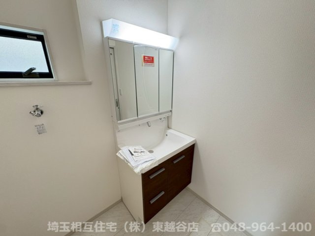 2号棟　全居室に収納がある4LDK！家事動線を考慮した水回りの集中した間取りです！駐車スペース2台可(車種による)！弥栄小学校まで徒歩約11分(830ｍ)！お気軽にお問い合わせください！