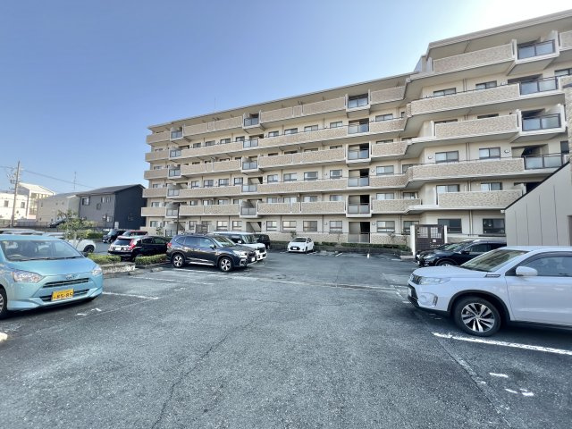 駐車場も広々としてます！