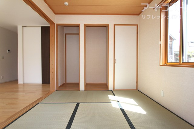 【1階和室4.5帖】畳新調・ふすま貼替済み、床の間・押し入れ付き