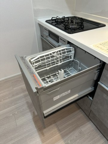 食洗機搭載で洗浄から乾燥までワンタッチ！忙しい時も、お子様との時間を増やしたい時も、強い味方です。