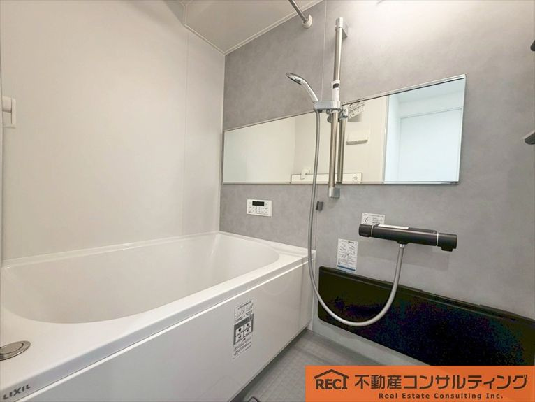 4階角部屋！窓が多く開放感のある室内！