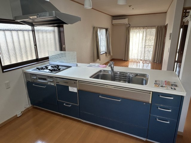 キッチンは対面式です。小さいお子さんがいても安心です。