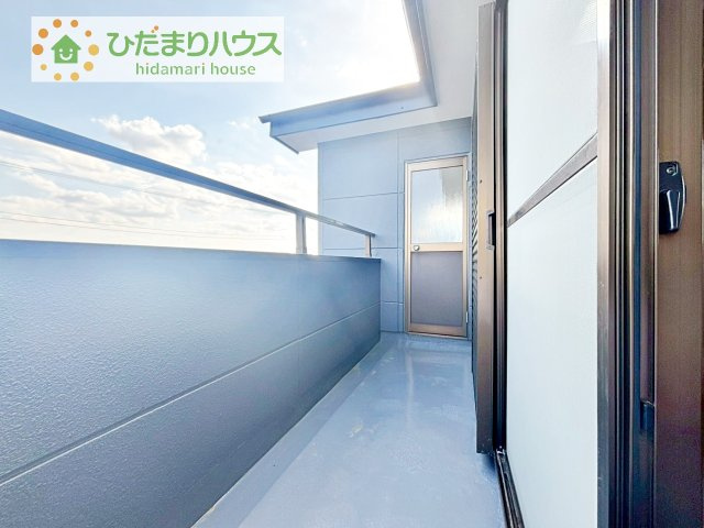 広々としたバルコニー。お洗濯物もぜーんぶ干せちゃいます！！