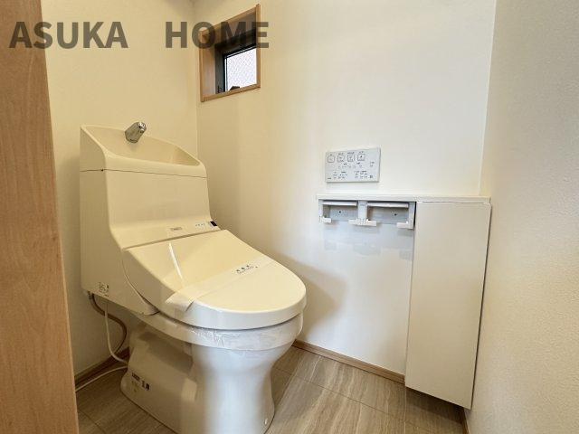 新規交換済♪温水洗浄便座の最新トイレ設備です。