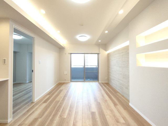 【LDK約15.0帖】　洗練されたスタイリッシュなデザイン性と使いやすさを備えた仕様。毎日使う空間だからこそのこだわりが充実しています。お好みでインテリアコーディネートするのも楽しいですね。