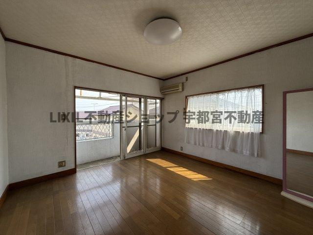 各居室・廊下・玄関とどこにいても採光が入る日当たりの良さがポイントです。そのままご利用されても新しく入れ替えをされる場合もリフォームのご相談も可能です。