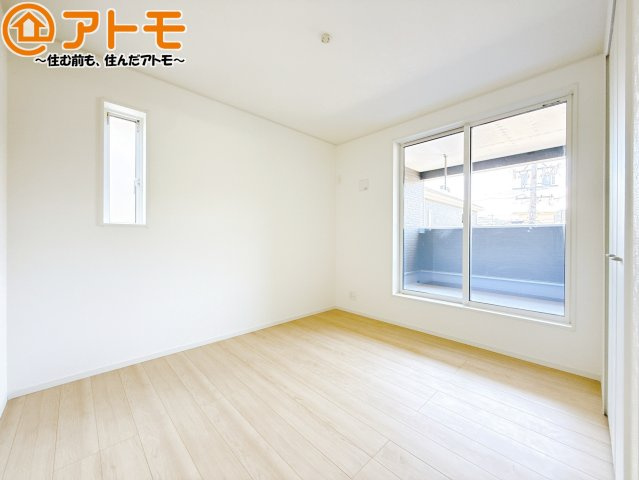バルコニーに面したお部屋なので、布団などの大きなものも楽々干せます♪