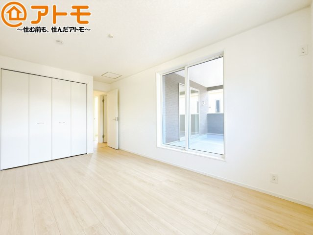 収納スペースもしっかり確保したお部屋は、収納家具の数も減らせるのでお部屋を広く使えます！