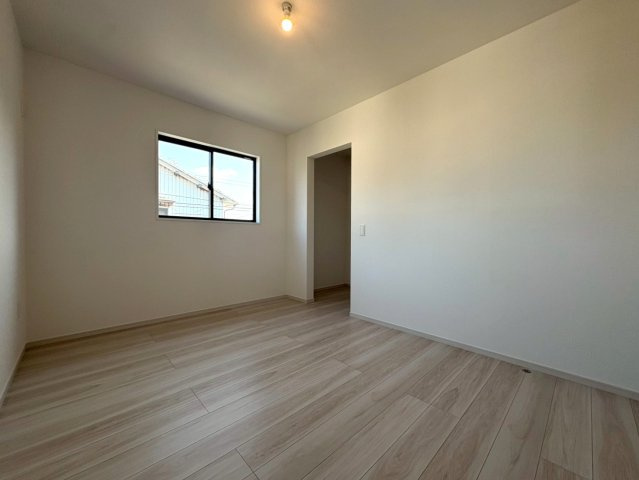 気持ちの良い陽射しの射し込むお部屋は、ついついお昼寝してしまいそうになりますね。