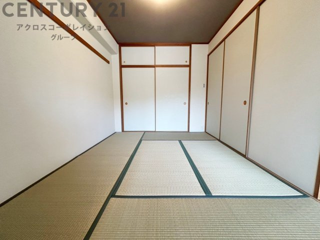 来客時の寝室や家事スペースなど、多目的に使える和室。畳ならではの柔らかさと調湿性で、季節を問わず快適に過ごせる便利な一部屋です。　