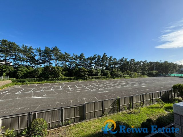 目の前に建物がなく開放感良好です♪