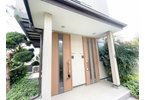 2か所から入ることができる玄関。気品のあるきれいな玄関です。