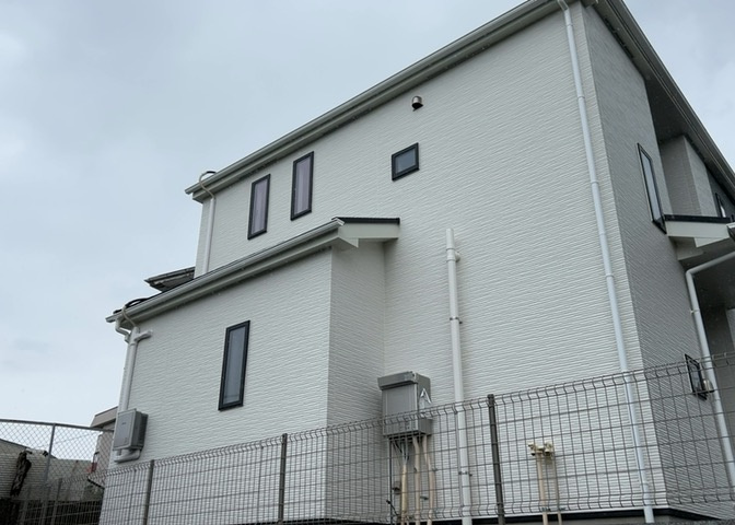 内装はとにかくおしゃれなものがいい！と選ぶ前に、まず住んだ後のことを想像してみましょう。住んでみたらコンセントの位置が悪くて使いにくいなど出てきます。事前にどの家電をどこに置くか想定しておきましょう。