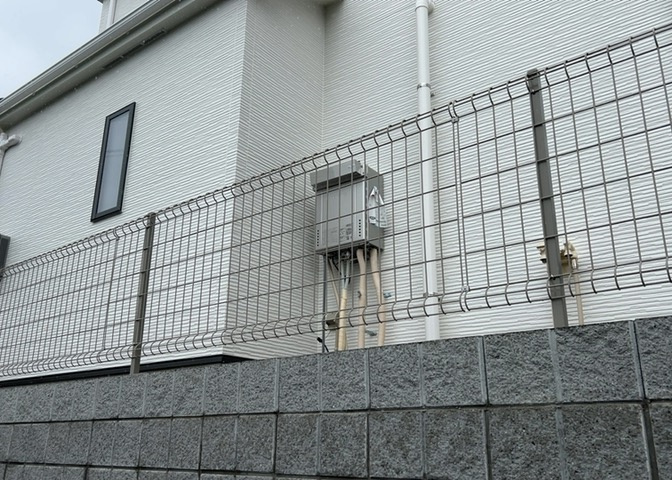 省エネ給湯器とは従来型の給湯器より熱効率が高く、少ない燃料でたくさんのお湯を沸かすことが出来る高効率な給湯器のことを指します。また、省エネ給湯器には種類があり、利便性や効果なども様々です。