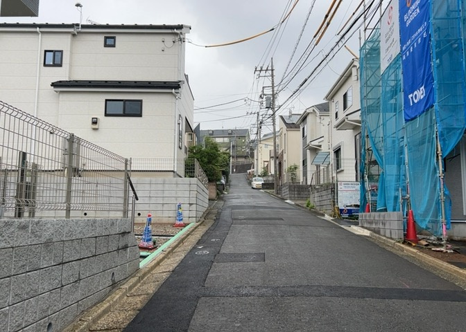 桜や紅葉の名所に出かける人は多いと思いますが、家にいながら季節の移ろいを感じる生活を送りませんか？リビングや窓から見える景色が生活を彩るワンポイントに！現地から見える景色を堪能してみては如何でしょう。