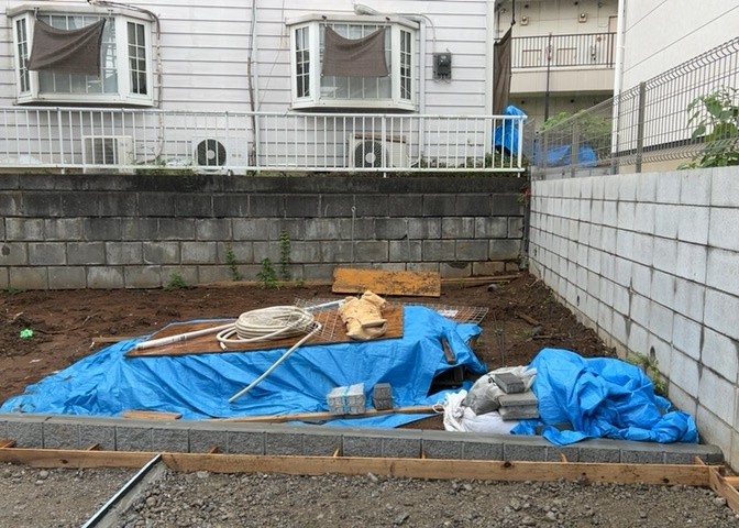 庭があることでガーデニングや家庭菜園はもちろん、こどもの遊び場やペットを放して遊ぶことができます。また、家の周囲に余裕があるということです。隣地との間があれば、十分な日当たりと、風通しが確保できます。