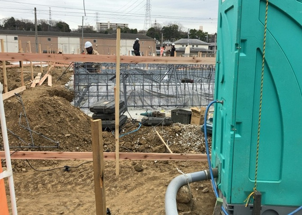 【八王子市大塚の新築戸建ての玄関】
