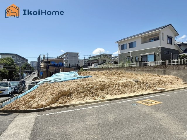 前面道路は7ｍ以上で広々しています。駐車がし易く、車の対面のすれ違いも楽にできます。　