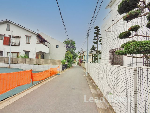 前面にゆとりの空間が広がる明るい現地です！風通りも良好で年間を通して爽やかな風が通り抜けます♪