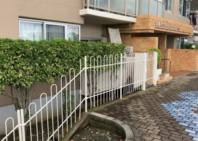 物件によっては、入居者が個人的に使用できる専用庭がついているものもあります。また、住宅の中にある土間の部分を庭と呼ぶこともあります。庭の用途は住む人によって変わり、それによってデザインもさまざまです。