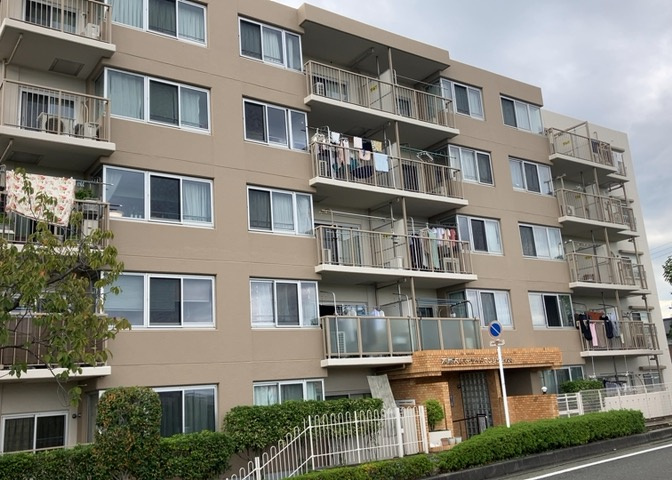 ＳＲＣ造は強度や耐震性の面でもRC造と比べて優れています。そのため、10階建以上の高層または超高層マンションなどの建築にも多く採用されています。柱や梁などのサイズが小さくても高い耐震性を確保できます。