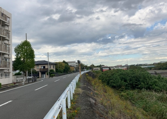 眺望の良さを楽しめるダイニングキッチンで家族団らんの時間を過ごしてはいかがでしょうか。バルコニーから見える景色を家族で眺める時間は、時間が経つのを忘れてしまいそうですね。是非、現地を見に行きましょう！