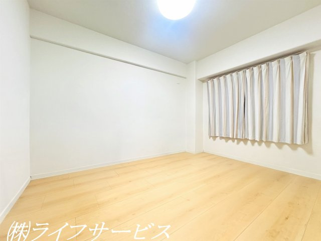 玄関側洋室6帖／ウォークインクローゼット有（AIによるCG加工をしています）