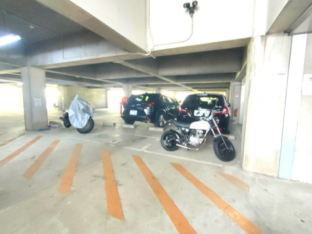 【バイク置き場】