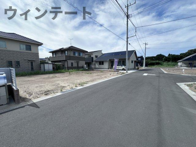 前面道路が6ｍと広く駐車やすれ違いも楽々です♪