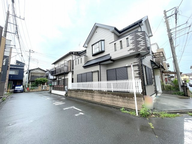 小学校徒歩4分、コンビニ徒歩10分！　緑豊かな落ち着いた雰囲気の環境です。