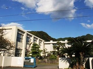 岡部小学校まで徒歩3分