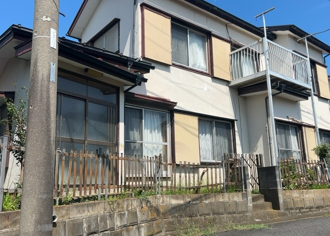 土地の形が極端に長細かったり、狭小地、あるいは道路との高低差がある傾斜地だった場合、後々売ろうとしても買い手がつかない場合もあります。後々、売却することになった時に価値の下がらない土地を選びましょう。