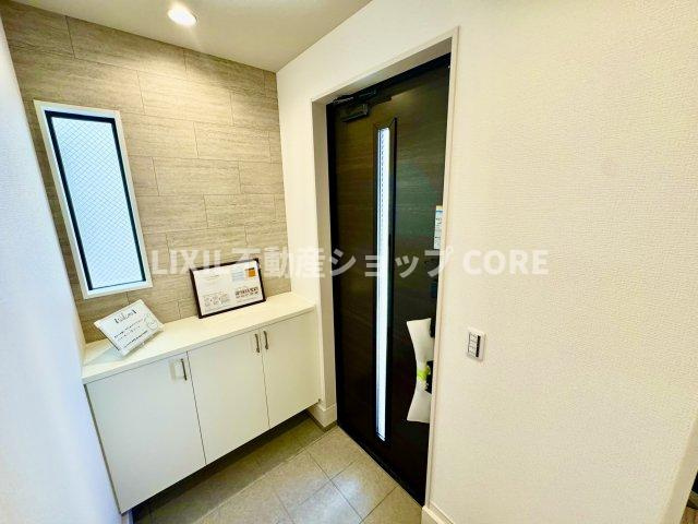 玄関ホールがスッキリ広々としていると帰る時も出ていく時も気持ちが良いものです！　