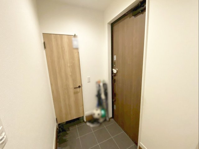 使い勝手の良いシューズクローク付き玄関です！