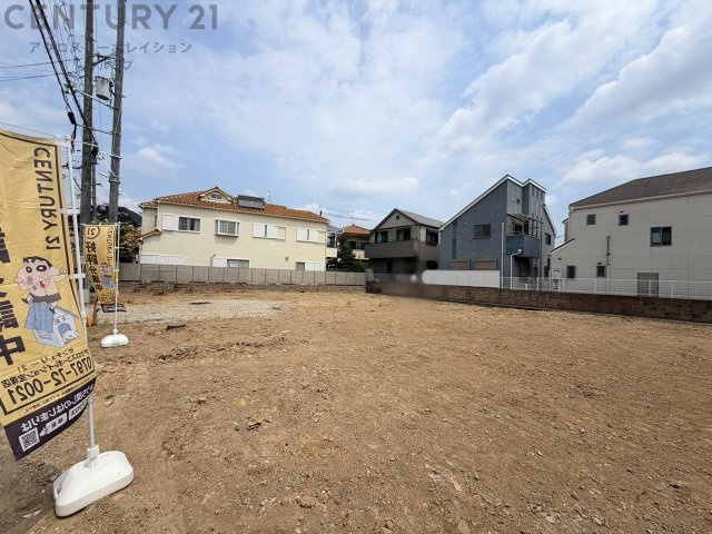 鈴原小学校徒歩約8分と通学便利で親御さんも安心の立地です。