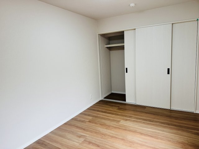 ～6.0帖の主寝室　収納たっぷりのお部屋です～