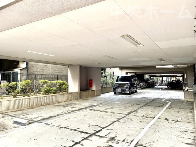 【敷地内駐車場】最新の空き状況や費用などの詳細は担当スタッフまでお問い合わせください。
