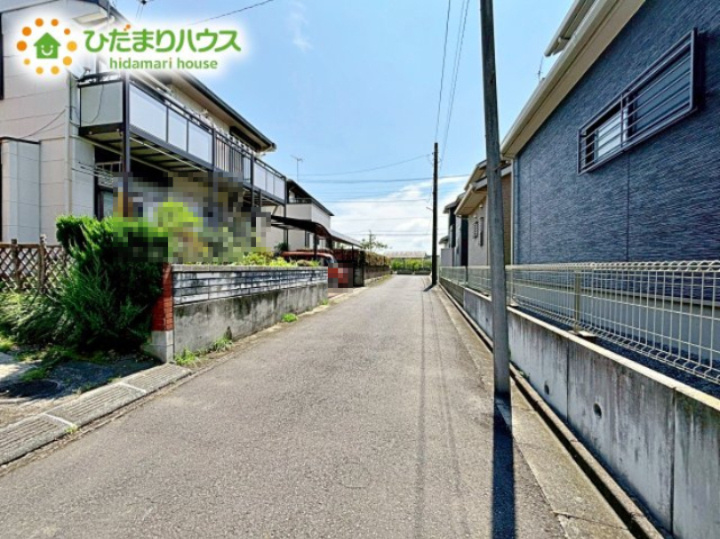 閑静な住宅地なので、幹線道路や大通りに面していないので大型車が通ることが少なく静かです。