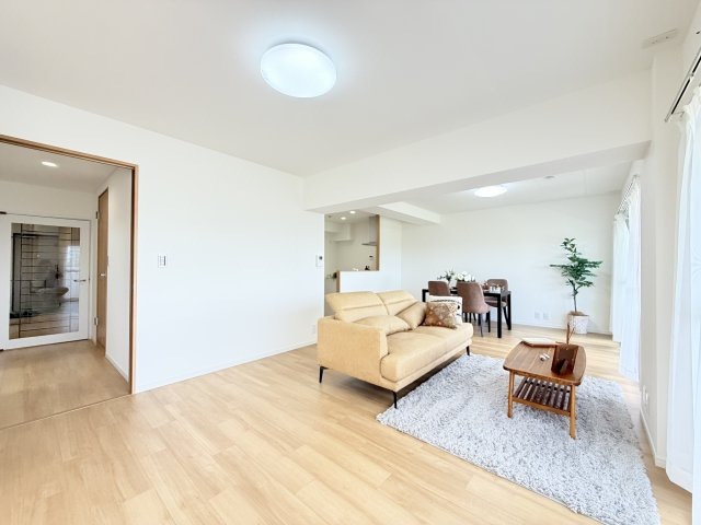 【LDK約20帖】バルコニーに面した南向きの明るいお部屋です！