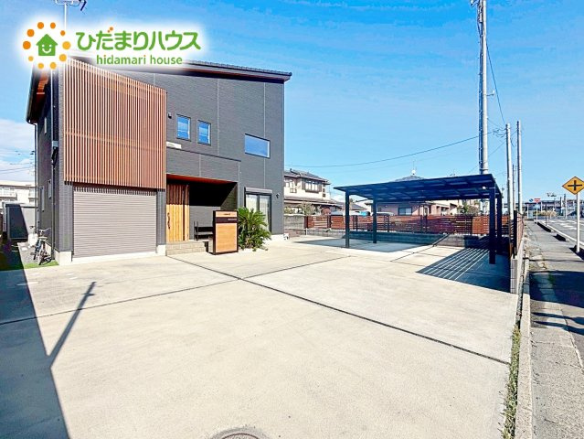 駐車スペースは余裕があり、大きなお車でも駐車が可能です！