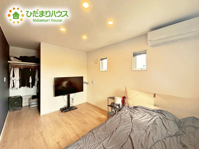 家具の配置がしやすいシンプルで使い勝手のいい一部屋。