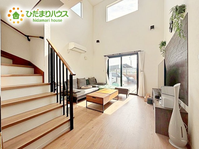 リビングの窓からはあたたかな日差しが差し込みます(* ▽ )