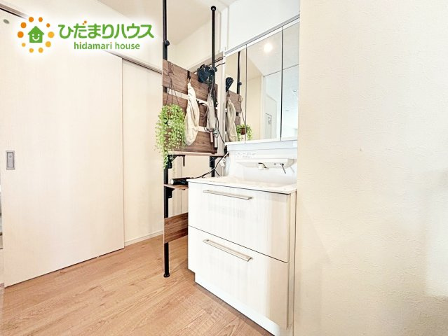 三面鏡裏収納には化粧品や洗面用品類をすっきり整理できます(#^^#)