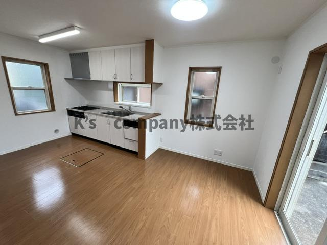 リフォーム済みと新規交換済みシステムキッチン◇◇