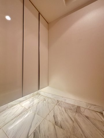 収納力の高いシューズボックスがございます。
