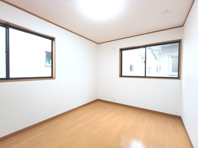 【洋室約6.0帖】　お子様の心と身体を見守る子供部屋として、思春期のプライバシーを重視したり、成長に合わせて机やベッドを自由にレイアウトできます。